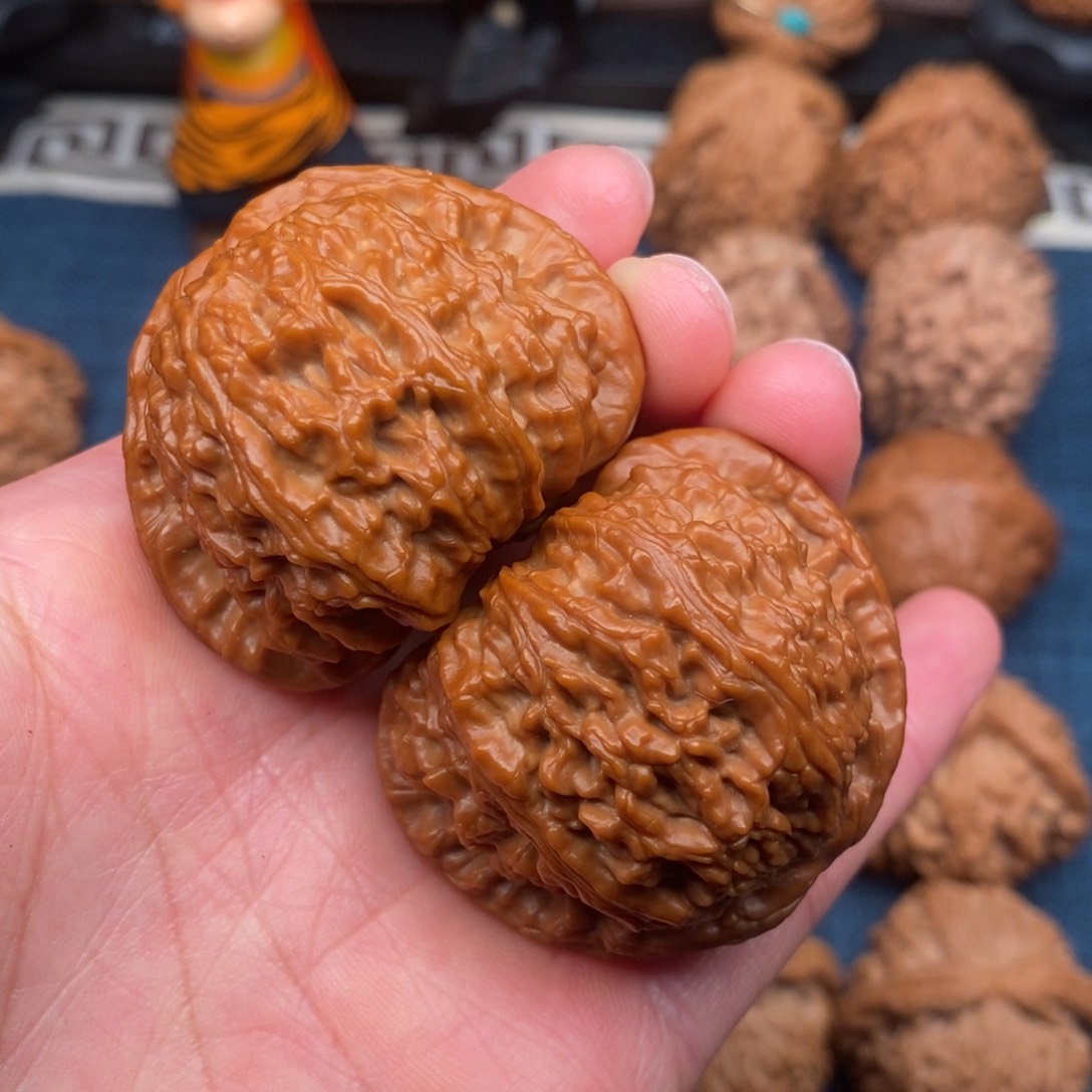 文玩核桃把件高**水43闷白全品