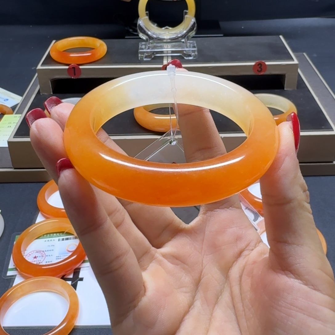 南***迪石英质玉（黄龙玉）未镶嵌手镯