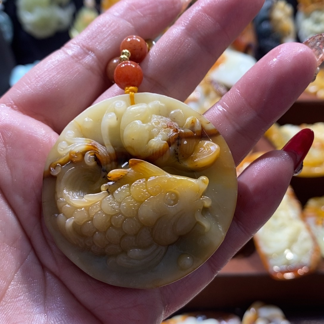 蛇纹石玉颈饰未镶嵌