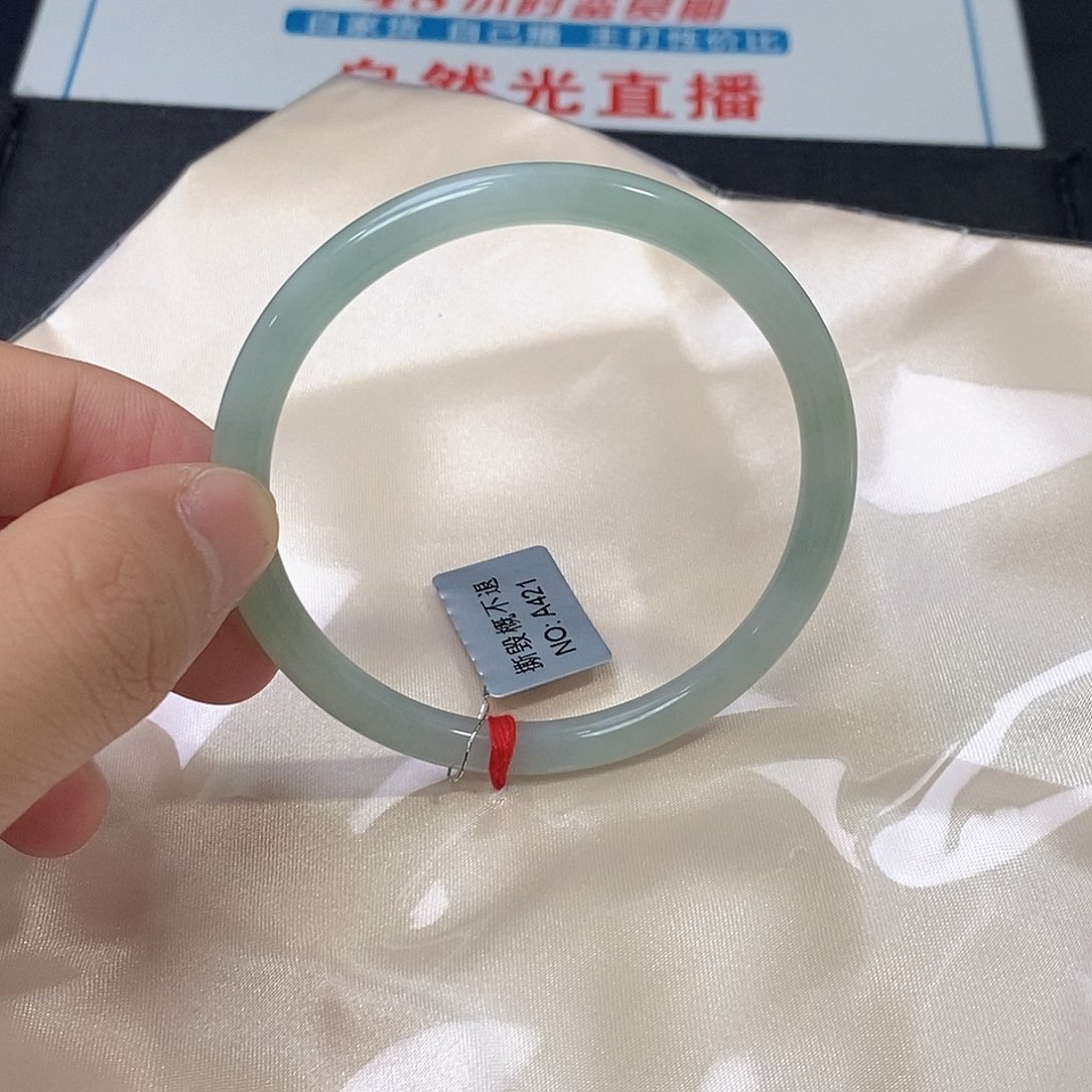 翡翠未镶嵌手镯（圆镯）
