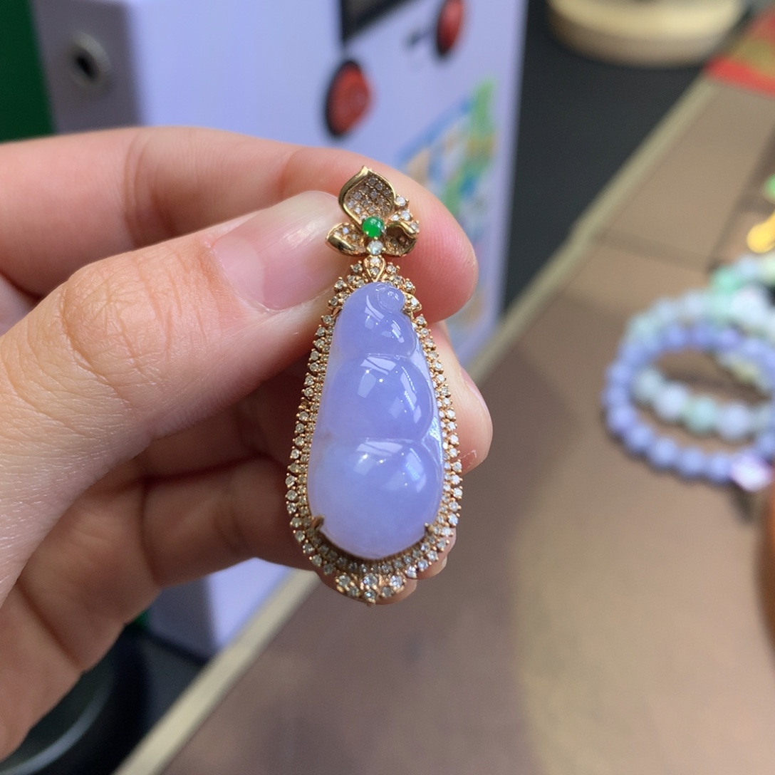 翡翠18K金镶嵌颈饰翡翠