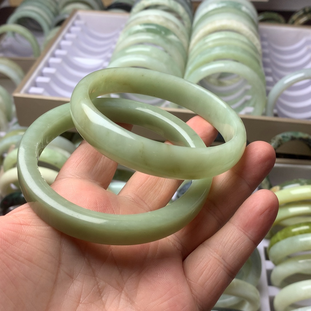 北***安蛇纹石玉未镶嵌手镯