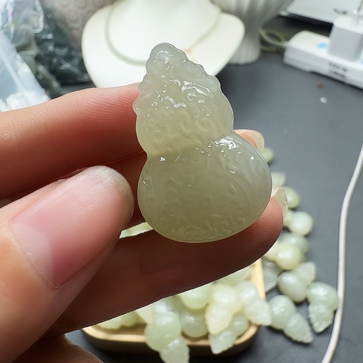 和田玉未镶嵌颈饰18