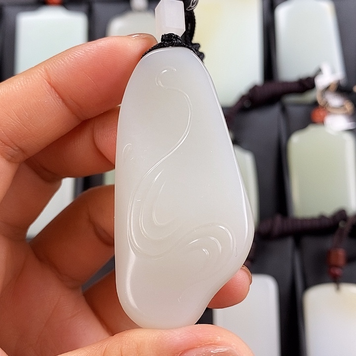 和田玉未镶嵌颈饰新疆料