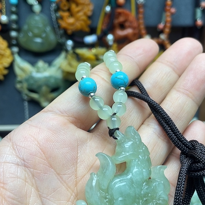 未镶嵌蛇纹石玉颈饰