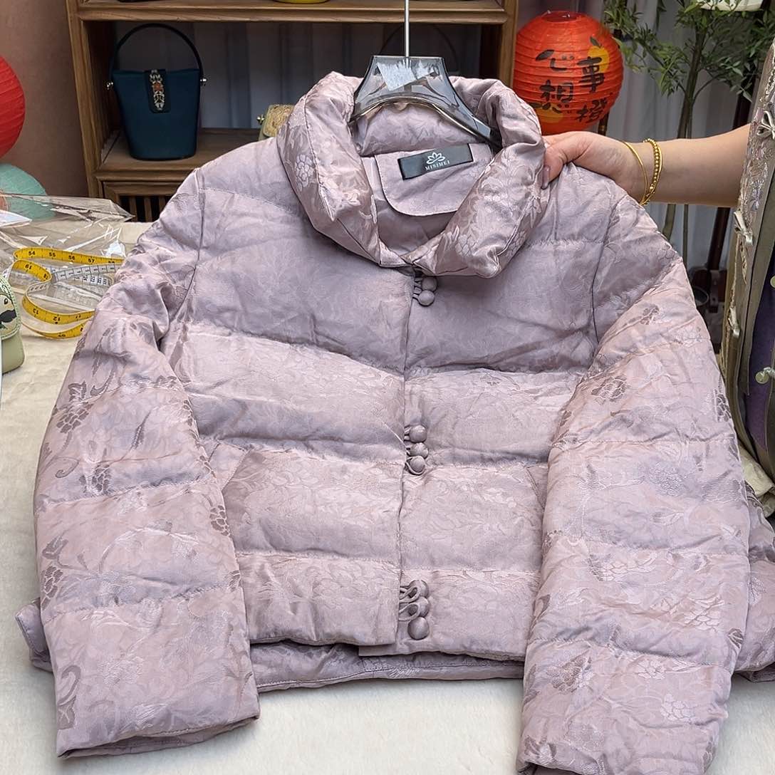 刺绣白鹅绒服104成衣胸围