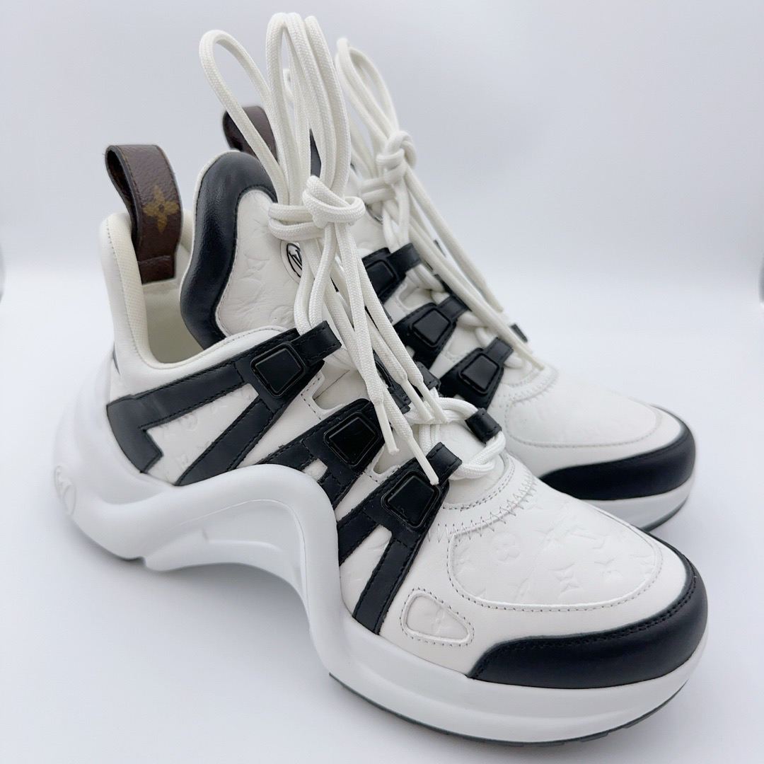 95新 LouisVuitton/路易威登 36码/黑白熊猫浮雕满印拱桥鞋/01125