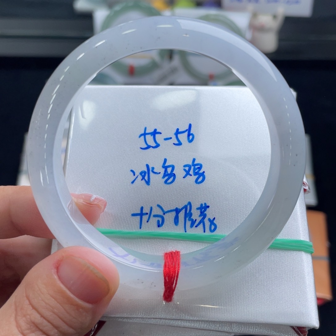 翡翠手镯未镶嵌后****右翡翠手镯
