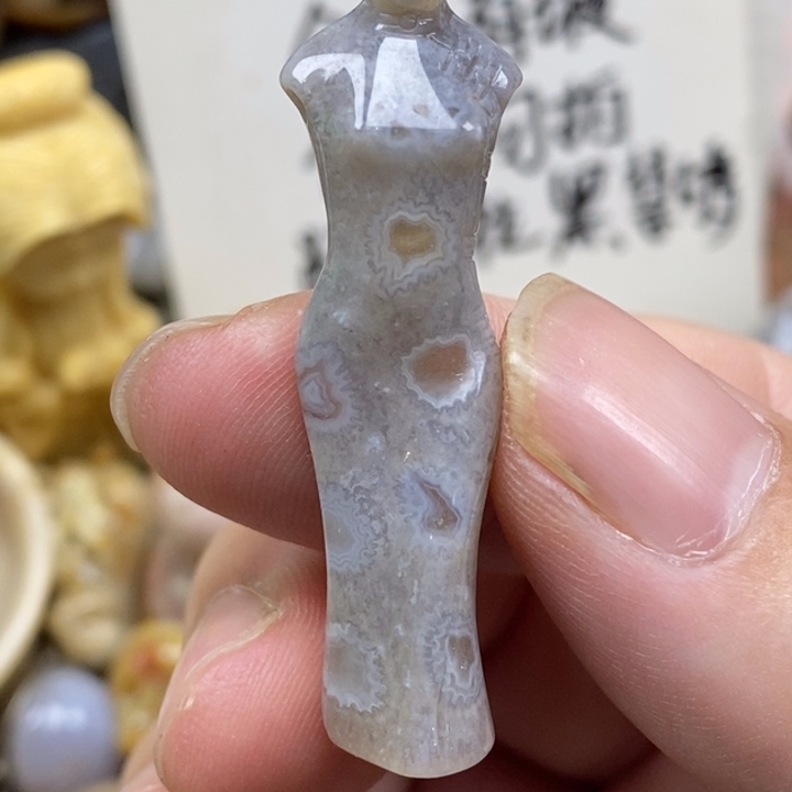 硅化珊瑚（珊瑚玉）未镶嵌颈饰