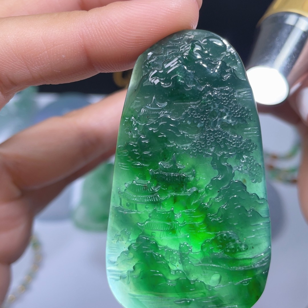 翡翠颈饰未镶嵌牌子