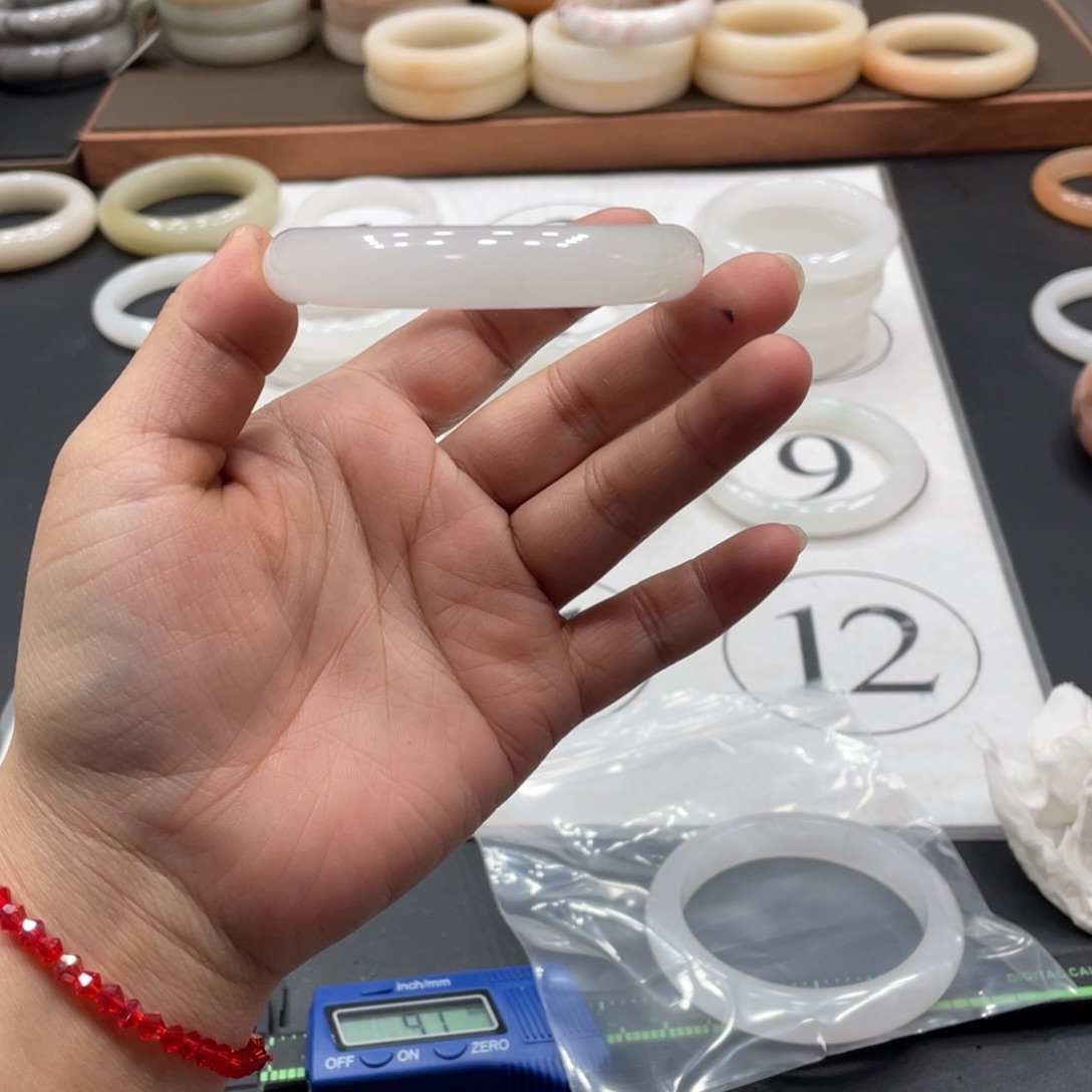 石英质玉手镯未镶嵌落*圆