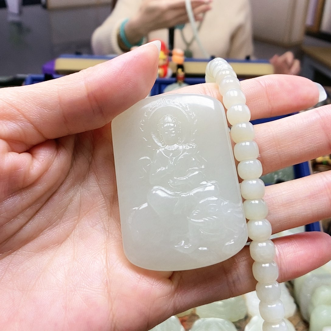 和田玉颈饰未镶嵌菊*