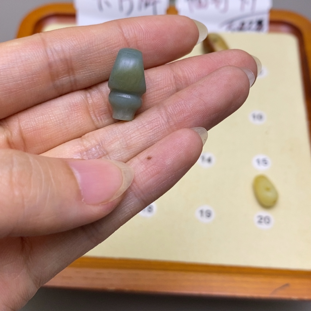 蚊***叮蛇纹石玉未镶嵌配饰