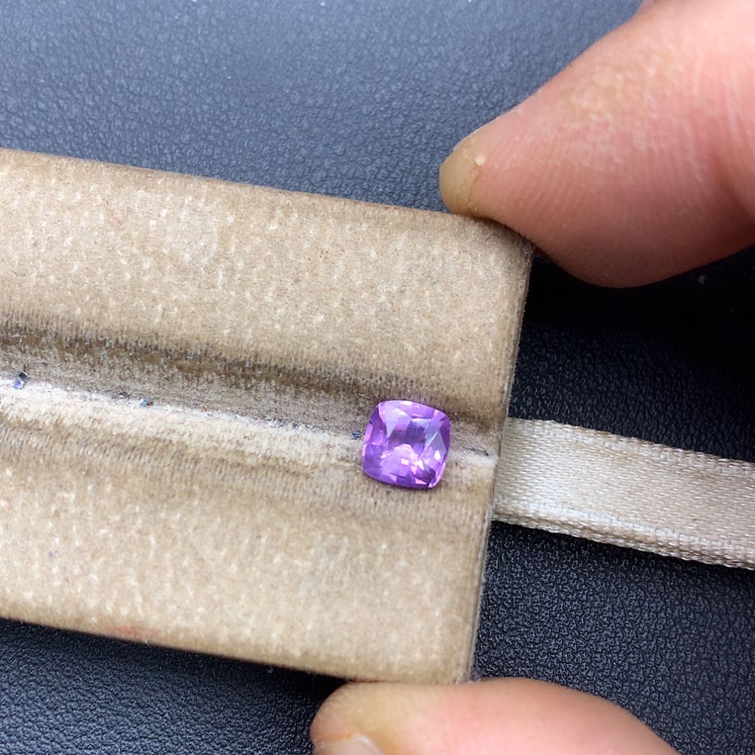 裸石蓝宝石1.04ct大证无烧薰衣草