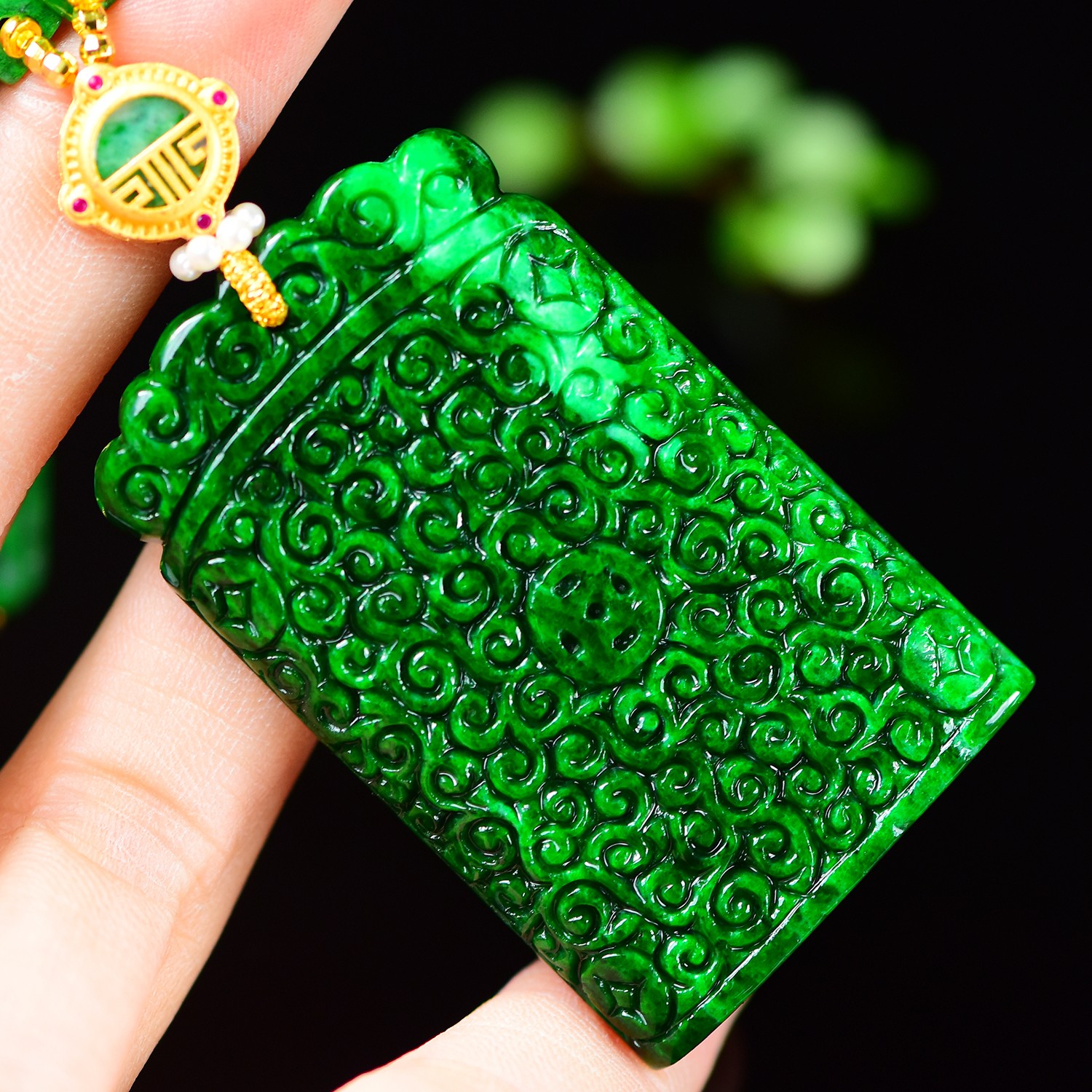 天然A货翡翠辣绿无事牌设计款毛衣链