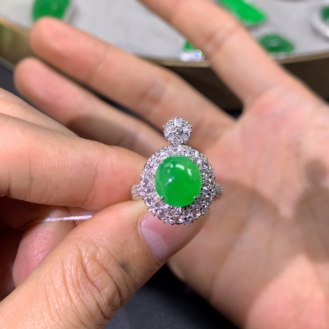 翡翠戒指18K金镶嵌翡翠