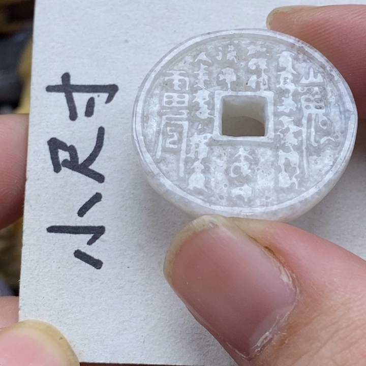 硅化珊瑚（珊瑚玉）未镶嵌颈饰