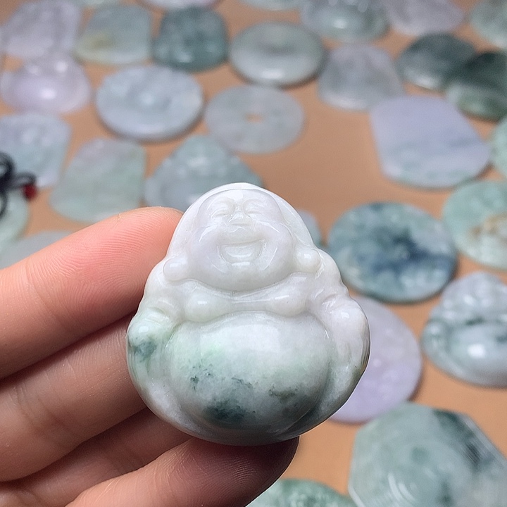 翡翠未镶嵌颈饰佛