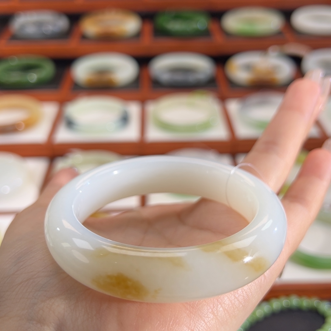 和田玉（糖玉）未镶嵌手镯云彩糖