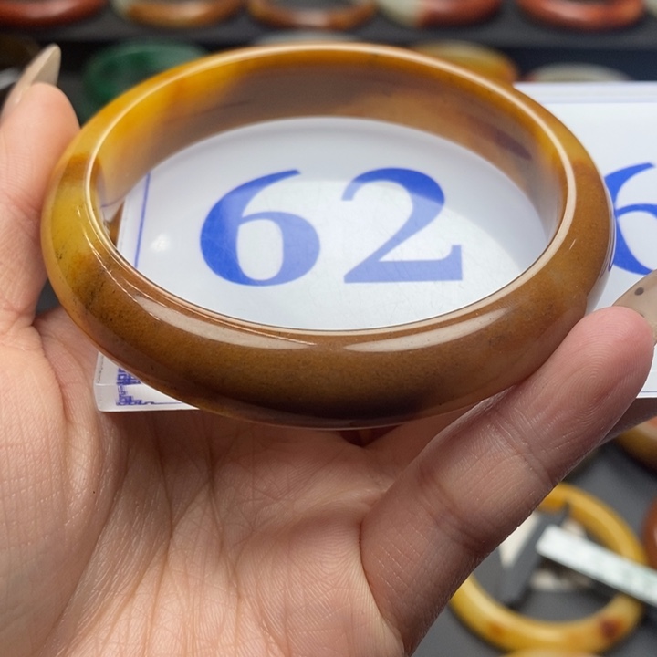 石英质玉（黄龙玉）手镯未镶嵌