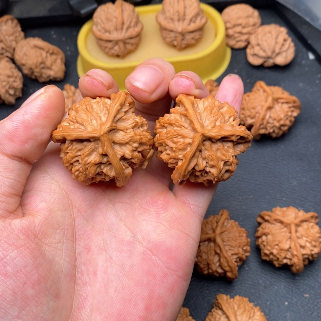 文玩核桃吊坠40大奔