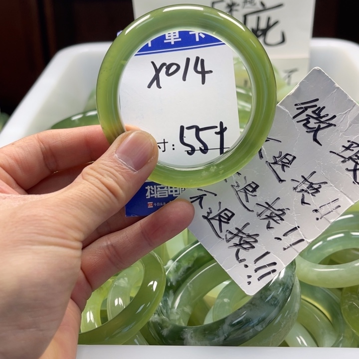 岫玉未镶嵌手镯手镯