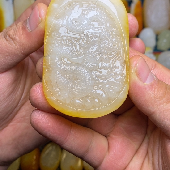 和田玉未镶嵌吊坠(赠链)