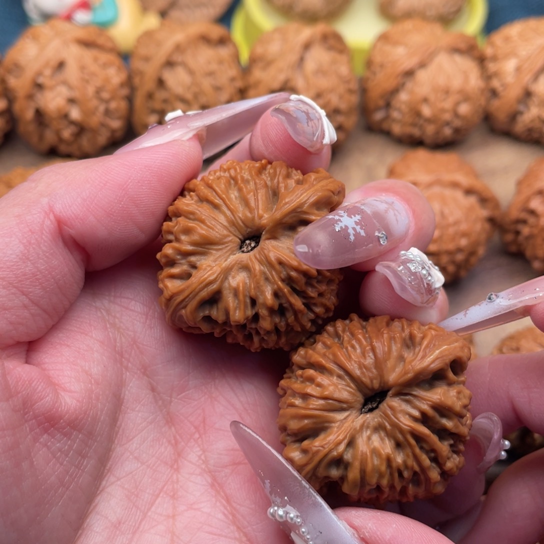 文玩核桃把件全品逐鹿，凹底炮弹南疆39