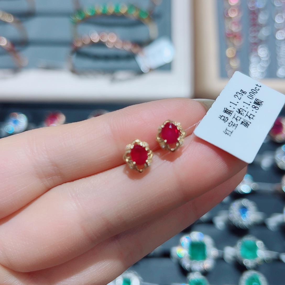 耳饰18K金镶嵌红宝石