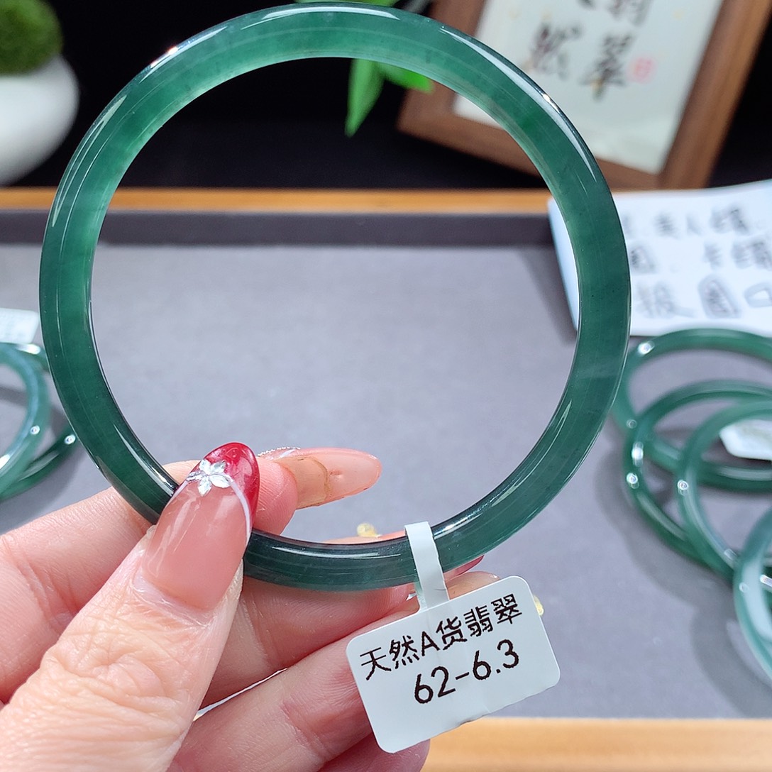翡翠手镯（圆镯）未镶嵌