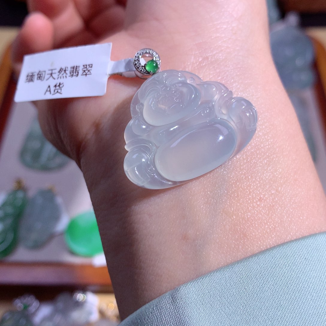 翡翠吊坠(不含链)18K金镶嵌