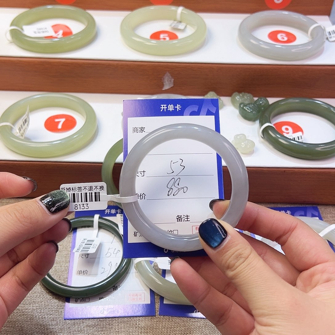 未镶嵌手镯和田玉南**燕