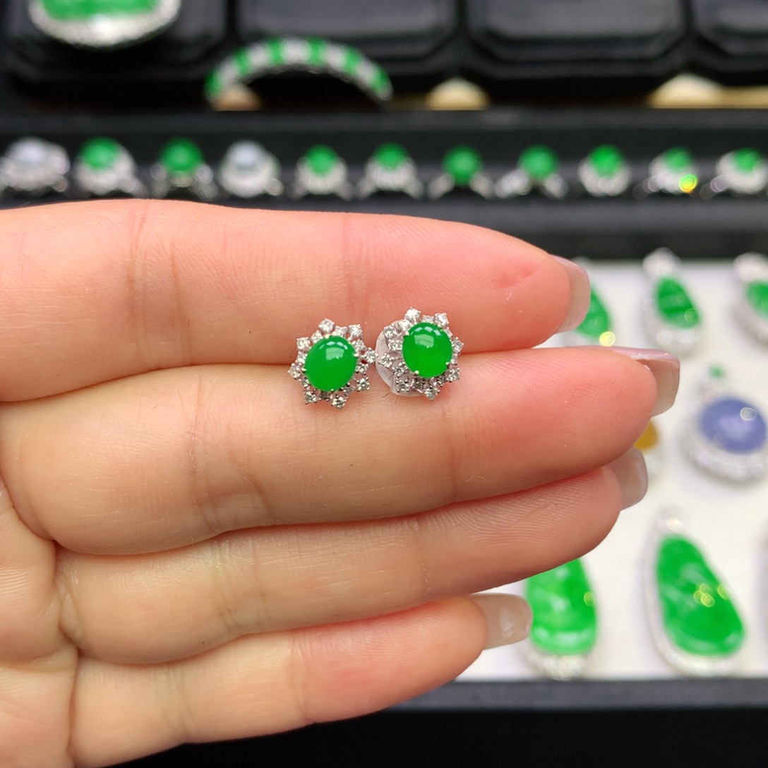 翡翠吊坠(不含链)18K金镶嵌