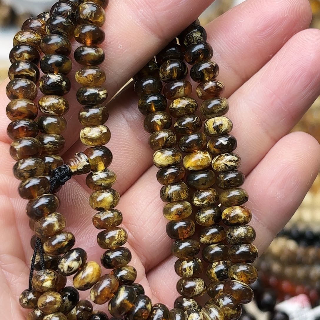 琥珀未镶嵌裸石七