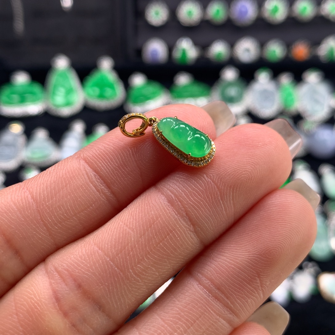 翡翠18K金镶嵌耳饰