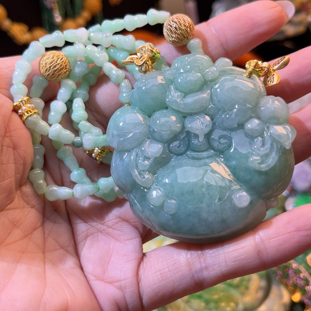 翡翠未镶嵌颈饰待编织