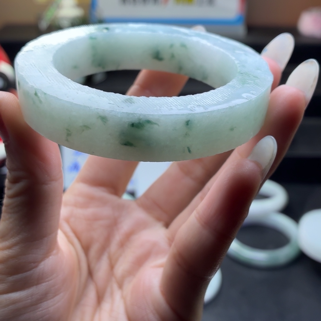 子***规定制翡翠未镶嵌翡翠手镯