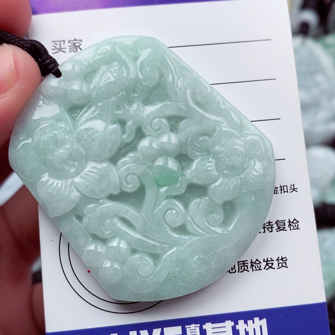 翡翠挂件未镶嵌翡翠