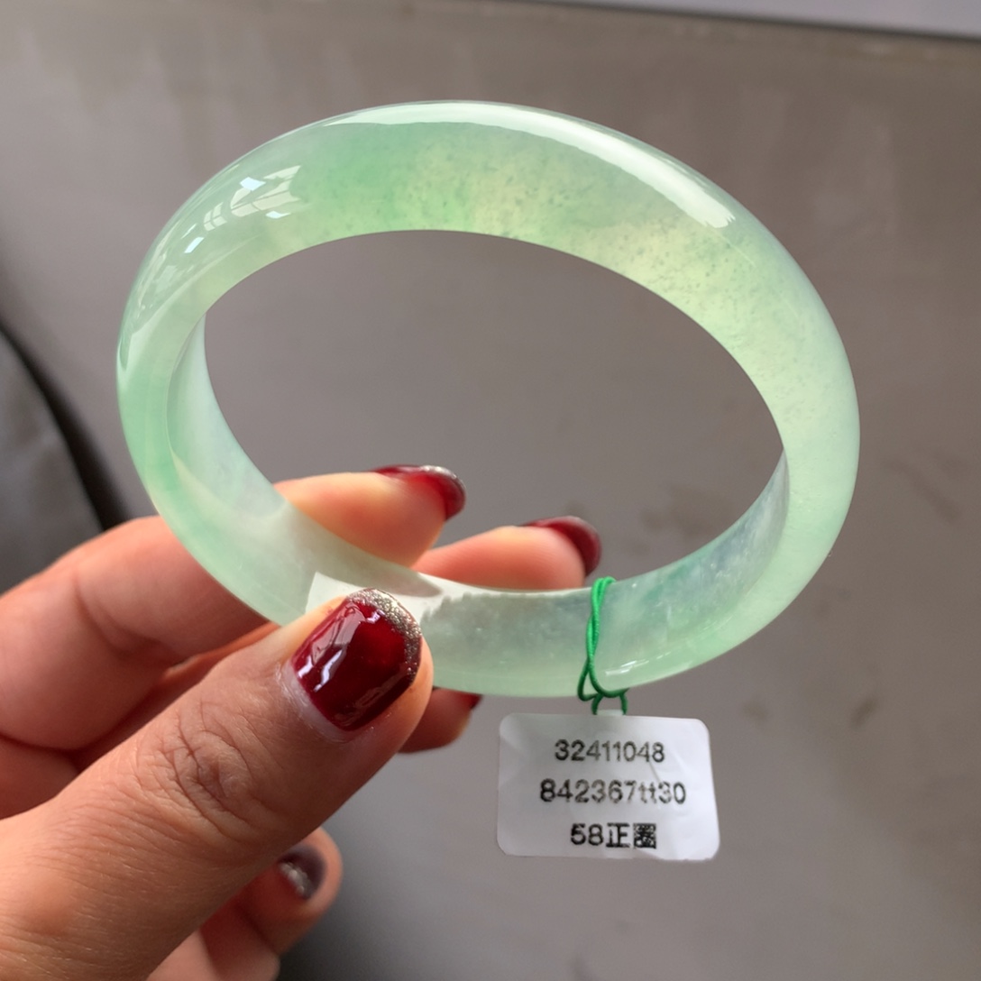 翡翠未镶嵌手镯冰木那甜绿起光无纹裂推荐