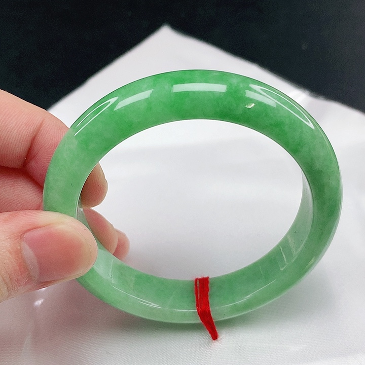 翡翠手镯未镶嵌圈54.7   5012