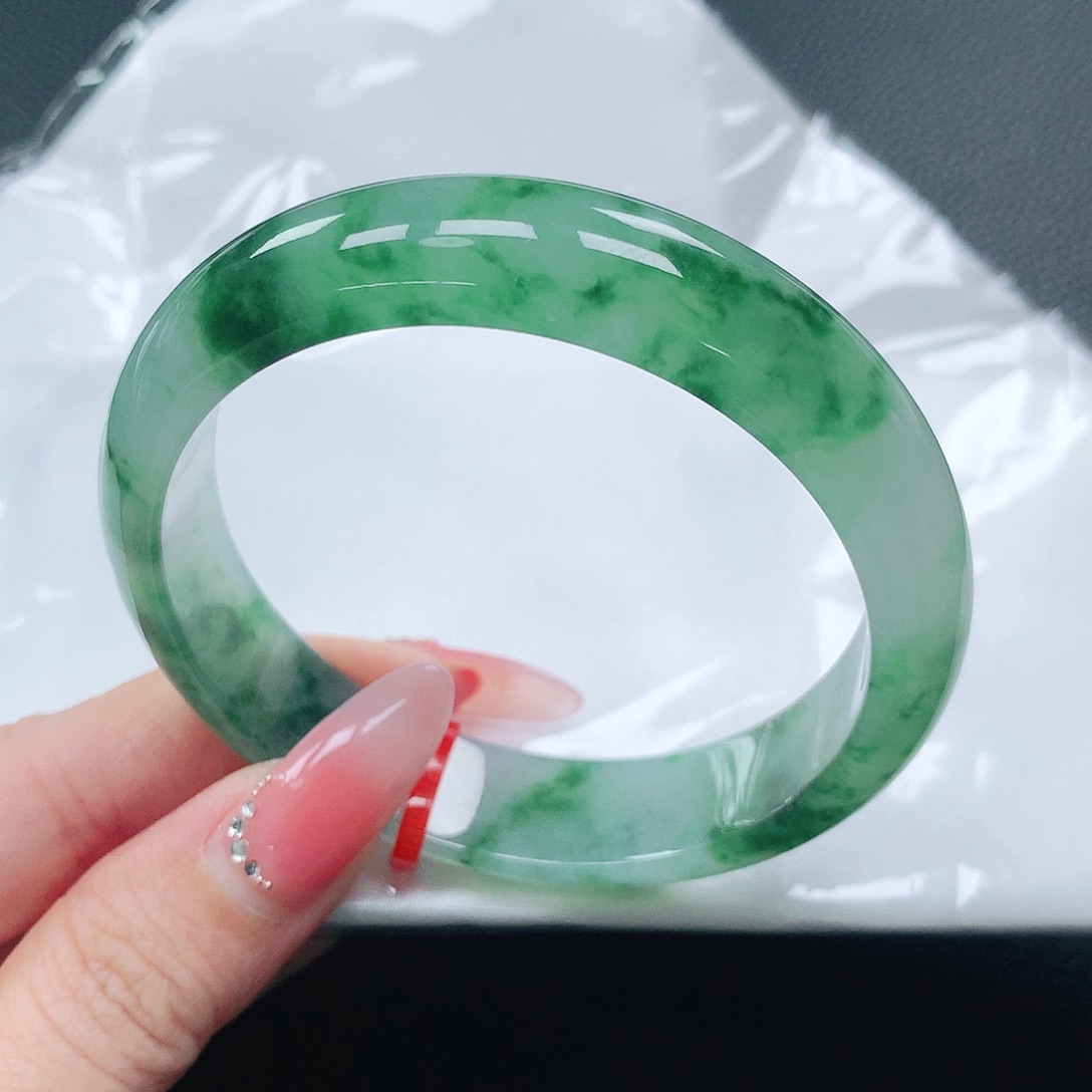 翡翠手镯未镶嵌57圈