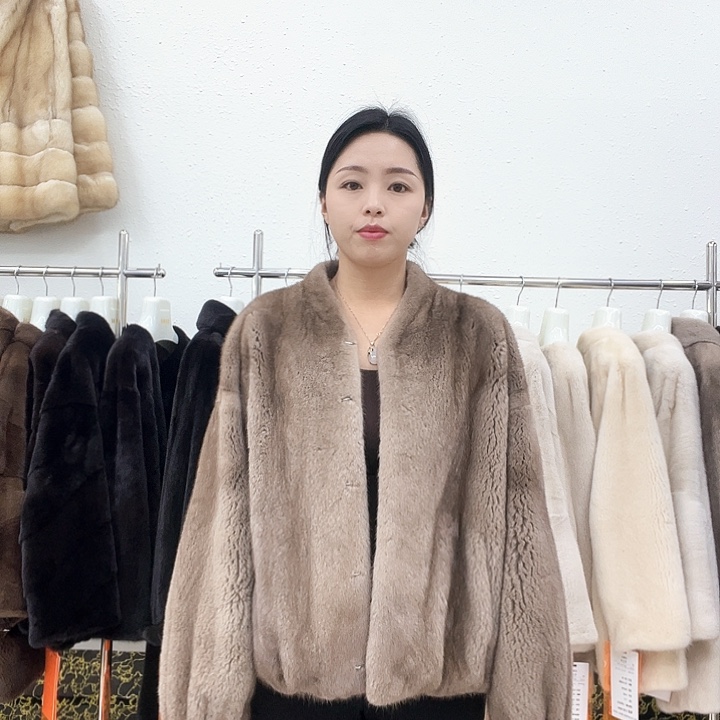 帕斯条钻石领短款60衣长