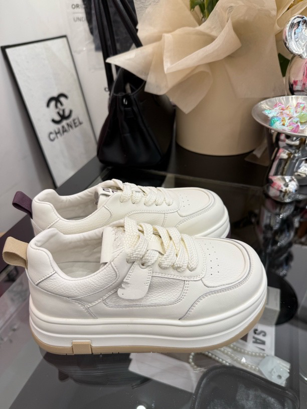 2025年春季新款超轻小白鞋