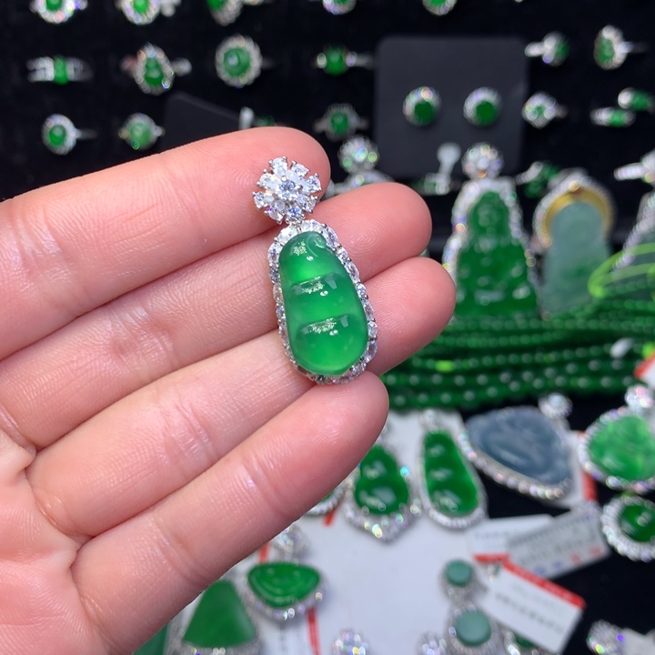 【闪购商品】翡翠颈饰银S925镶嵌桑**姆天然翡翠