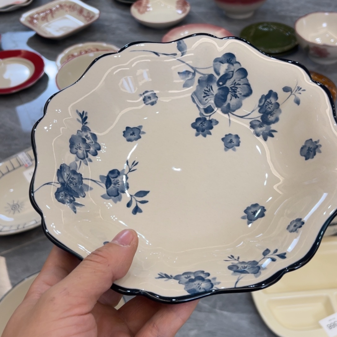 陶瓷微瑕餐具介意勿拍，满18飞！