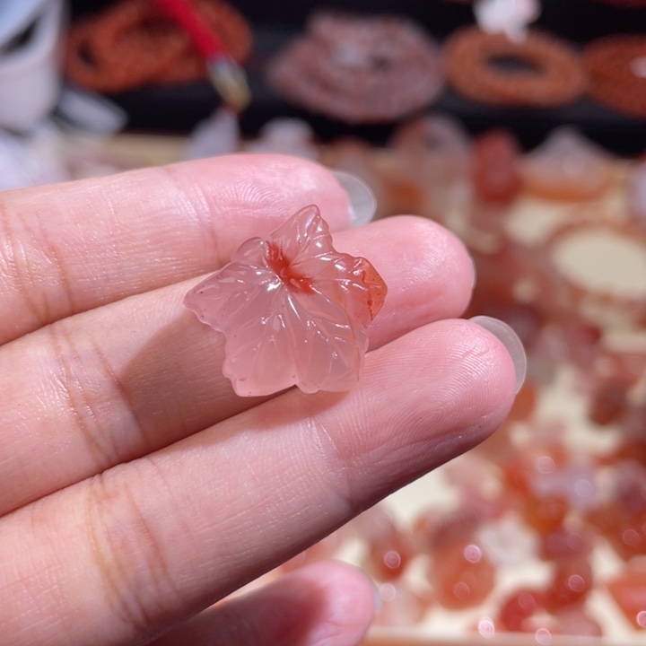 南红玛瑙枫叶吊坠孔未镶嵌1061