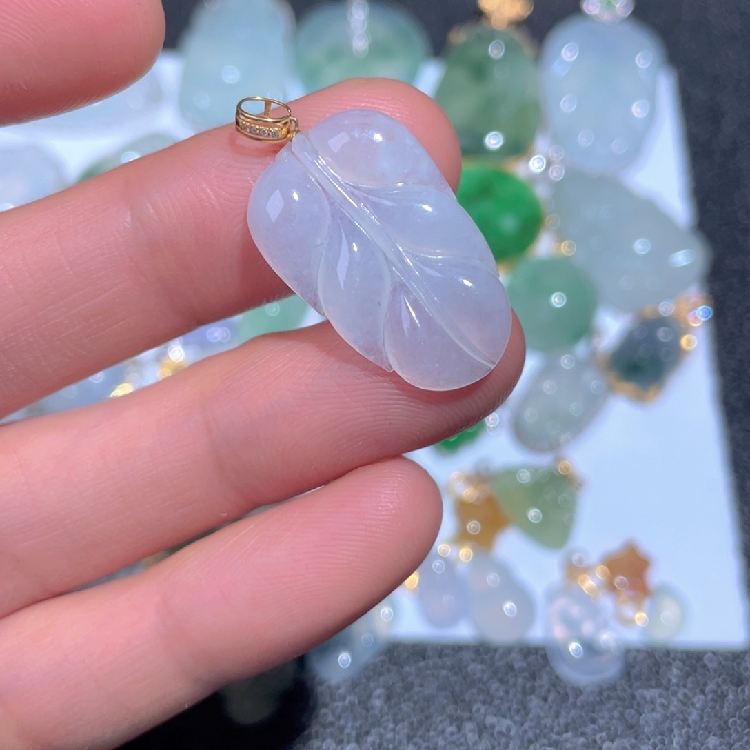 翡翠颈饰18K金镶嵌翡翠