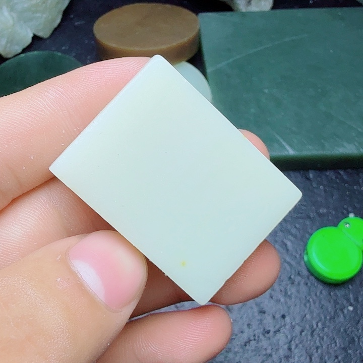 和田玉（糖玉）未镶嵌珠宝奇石