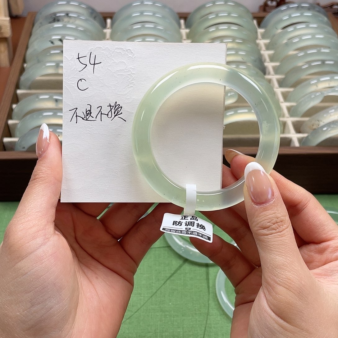 打****蛇纹石玉未镶嵌手镯