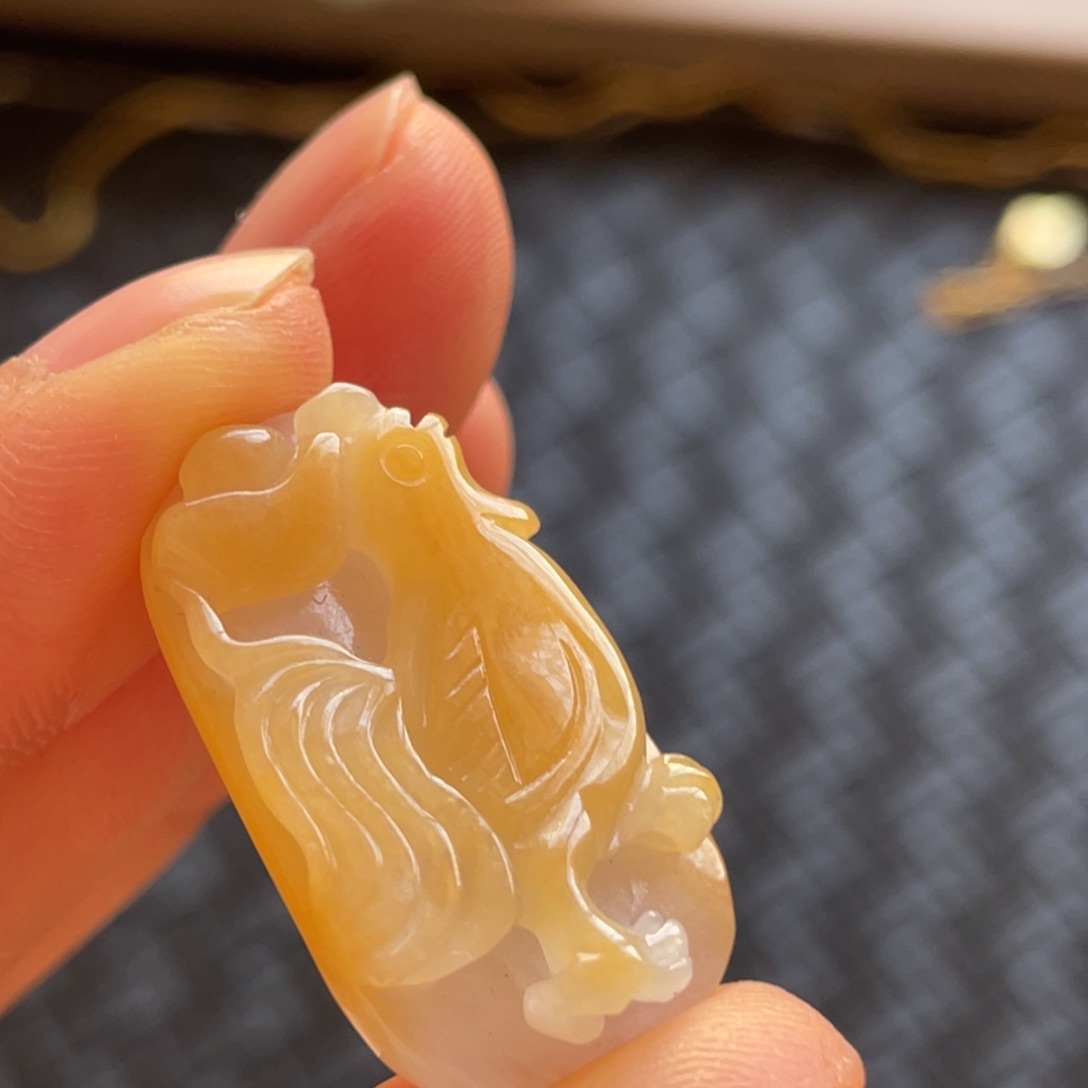 翡翠颈饰未镶嵌鸡牌